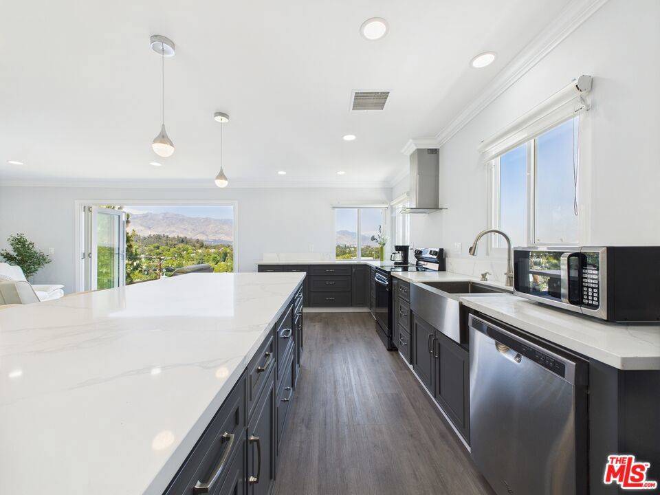 Pasadena, CA 91105,334 Anita DR
