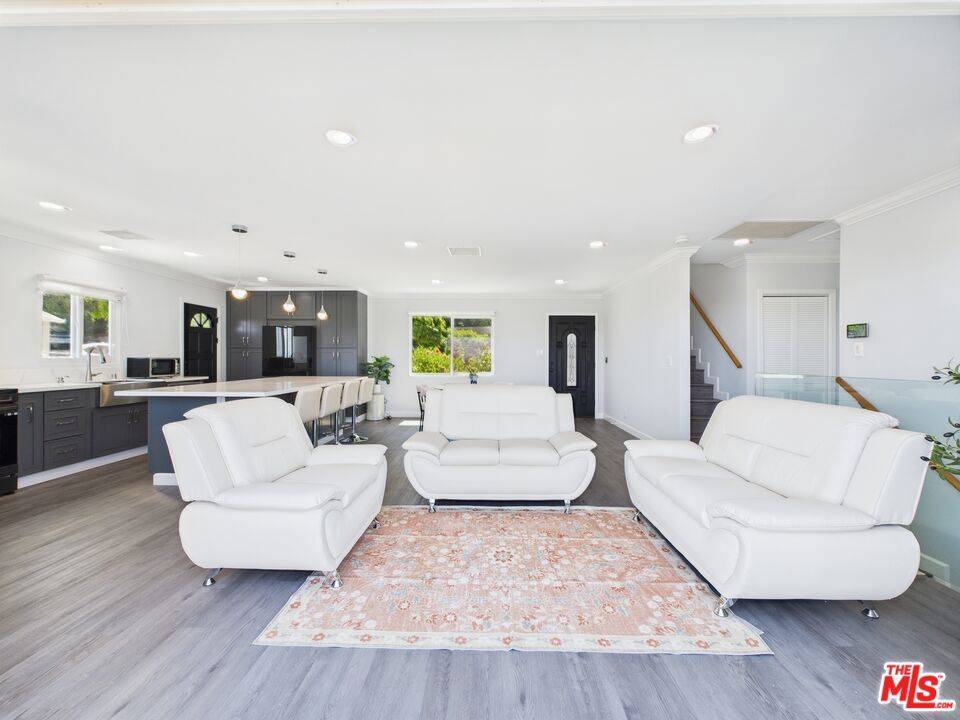 Pasadena, CA 91105,334 Anita DR