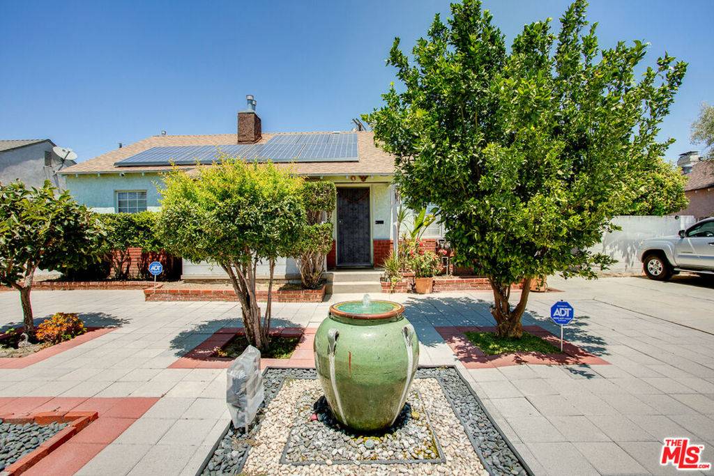 Valley Village, CA 91607,5912 Carpenter AVE