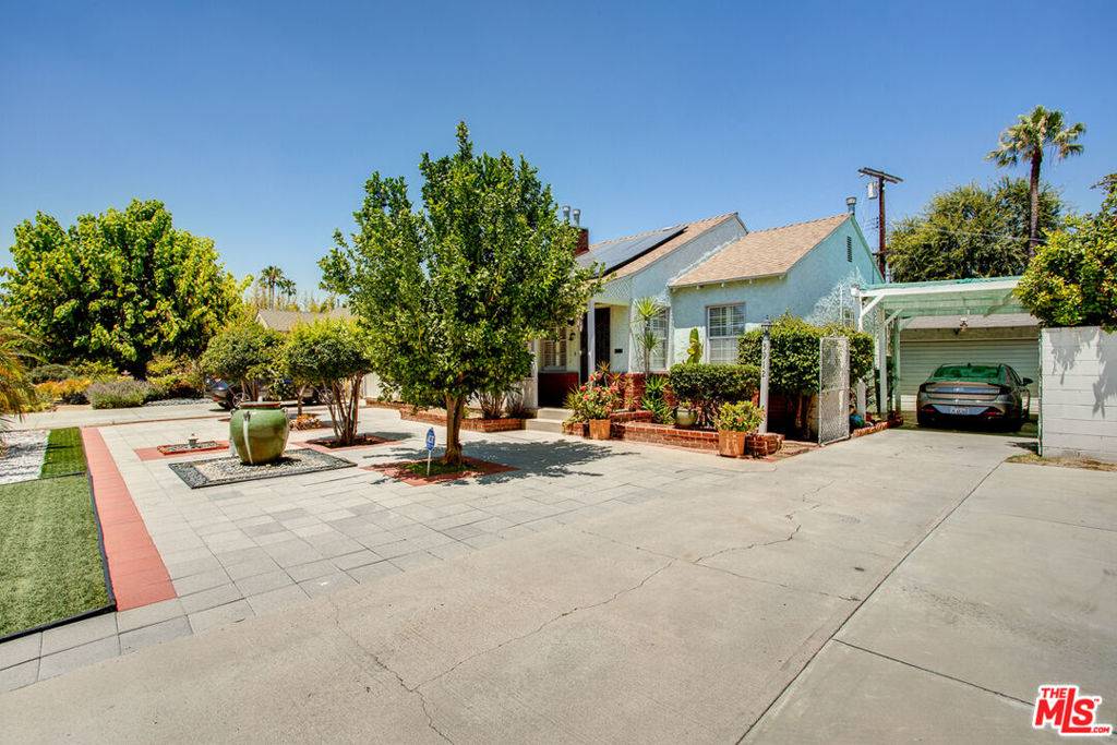 Valley Village, CA 91607,5912 Carpenter AVE