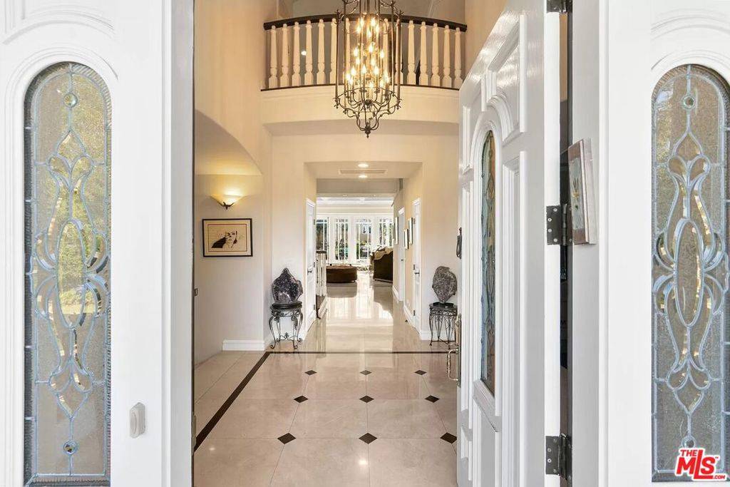 Tarzana, CA 91356,5086 Avenida Hacienda