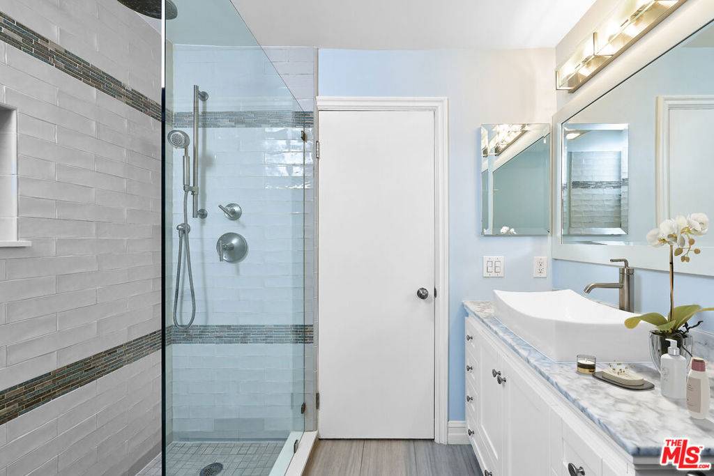 Playa Del Rey, CA 90293,8828 Pershing DR #313
