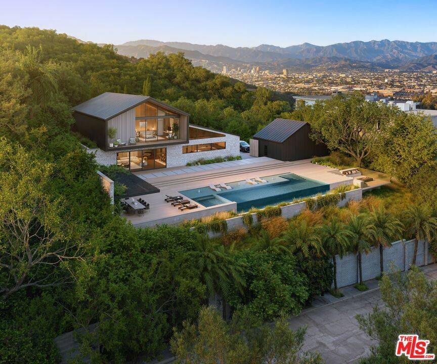 Los Angeles, CA 90027,3775 Amesbury RD