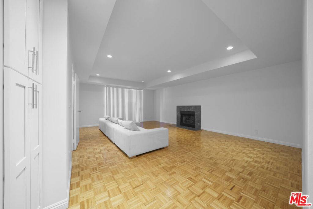 Los Angeles, CA 90046,1601 N Fuller AVE #303