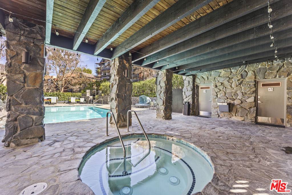 Encino, CA 91436,4752 Park Encino LN #212