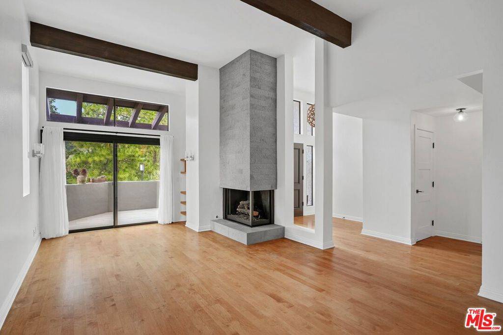 Pacific Palisades, CA 90272,1569 Michael LN