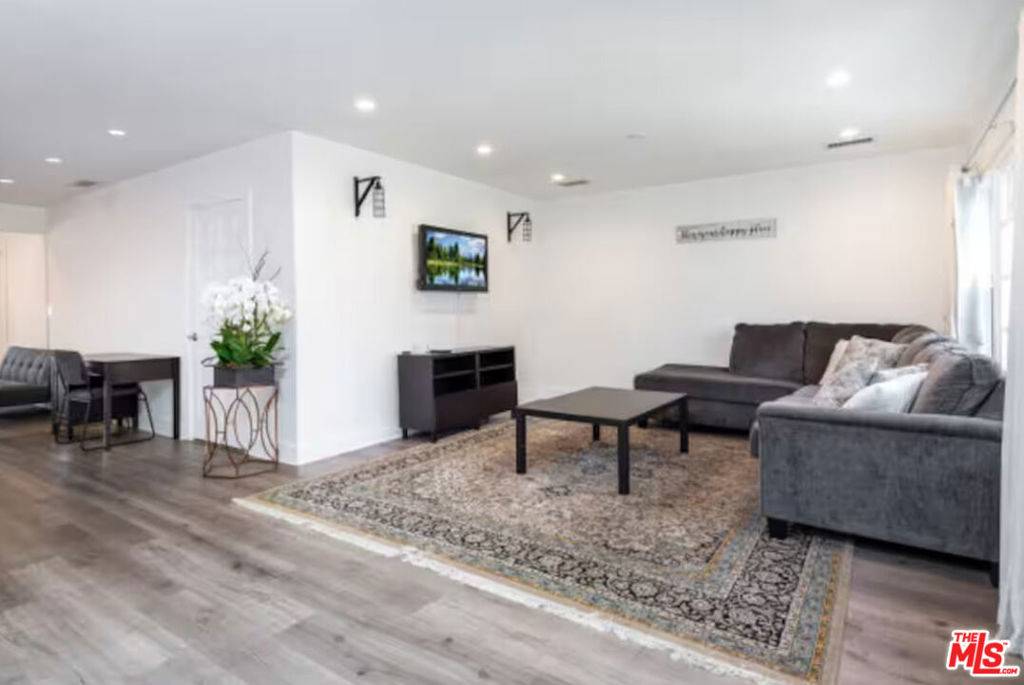 Los Angeles, CA 90048,509 Edinburgh Ave