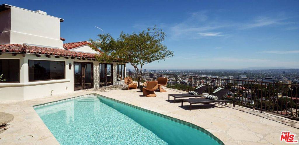 Los Angeles, CA 90068,6911 Los Tilos RD