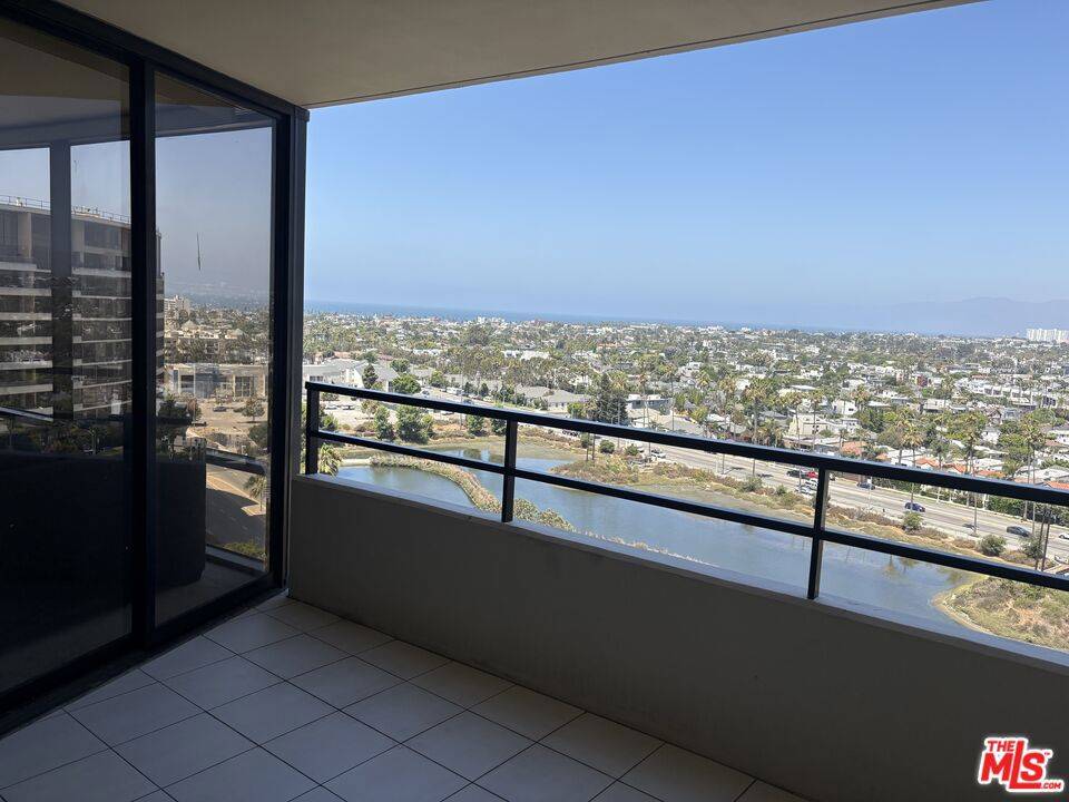 Marina Del Rey, CA 90292,4316 Marina City DR #1023