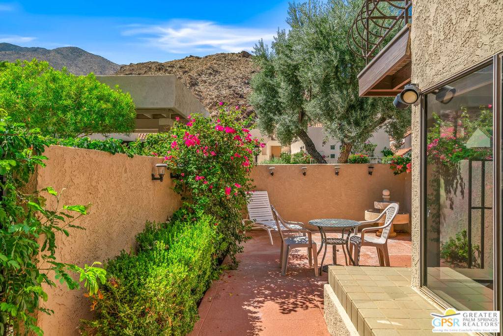 Palm Springs, CA 92264,239 Canyon CIR