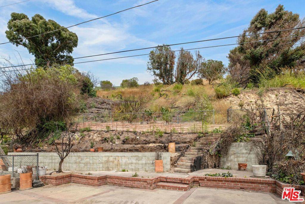 Pacific Palisades, CA 90272,820 Jacon WAY