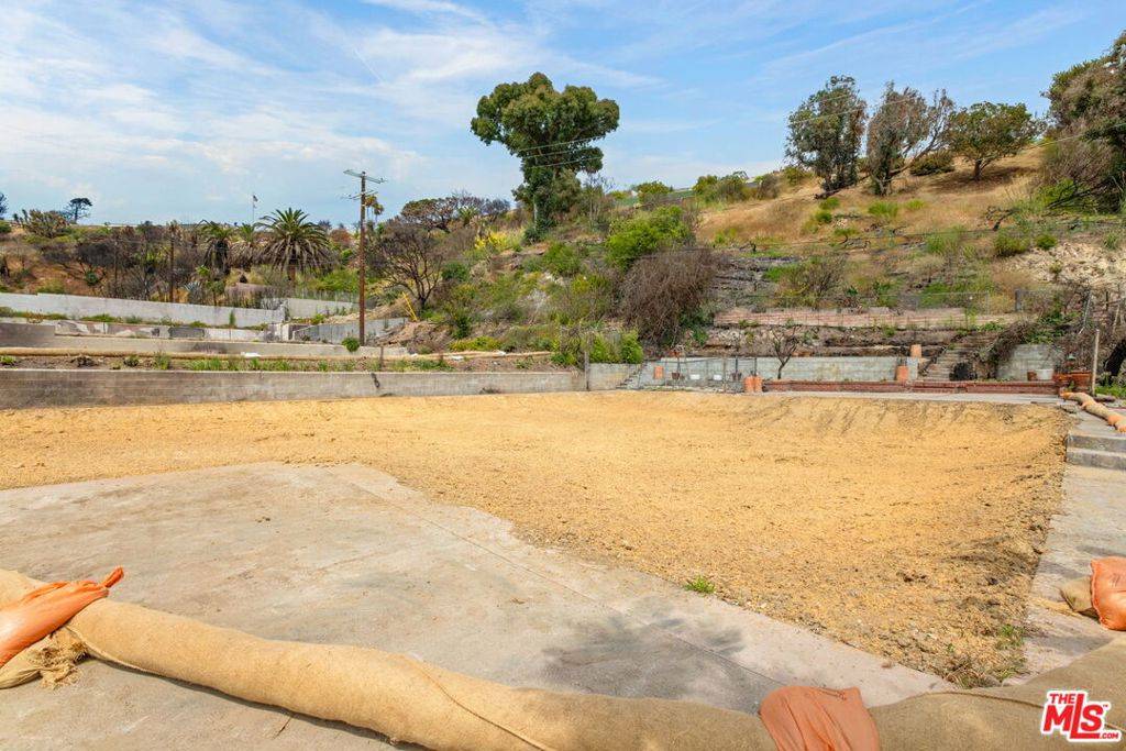 Pacific Palisades, CA 90272,820 Jacon WAY