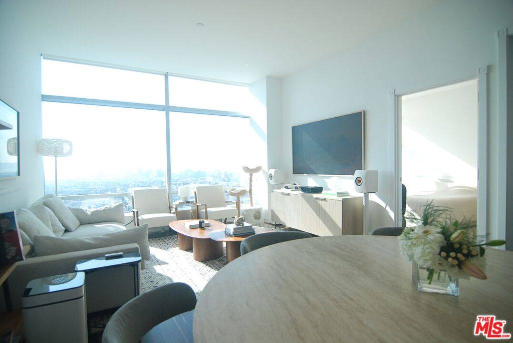 Los Angeles, CA 90015,900 W Olympic BLVD #31F