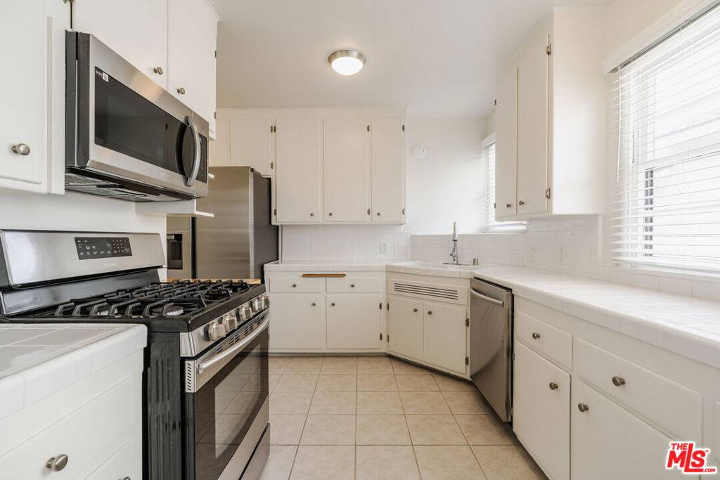 Los Angeles, CA 90066,12800 STANWOOD DR