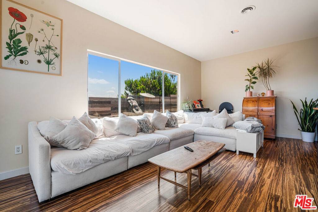 Redondo Beach, CA 90278,704 Blossom LN