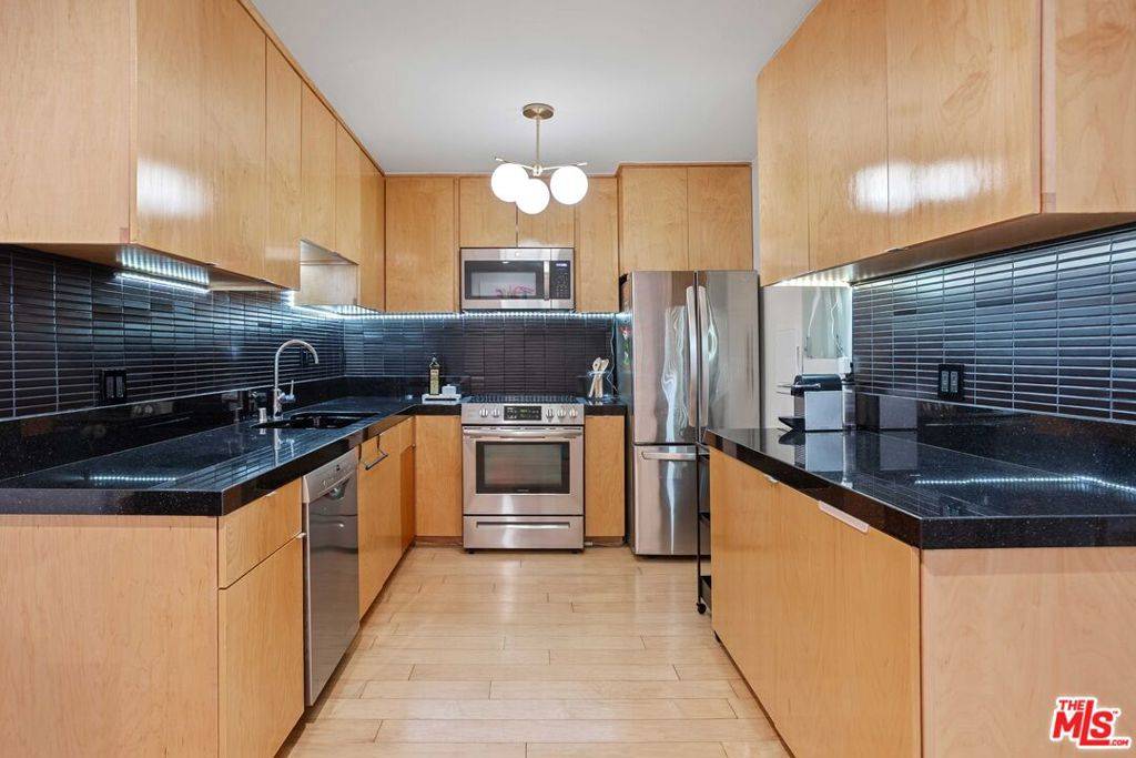 West Hollywood, CA 90069,705 Westmount DR #209