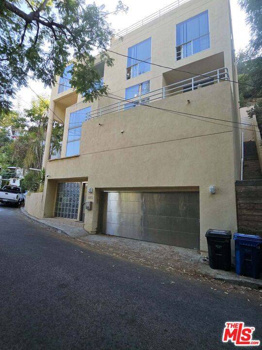 Los Angeles, CA 90069,8613 Franklin AVE