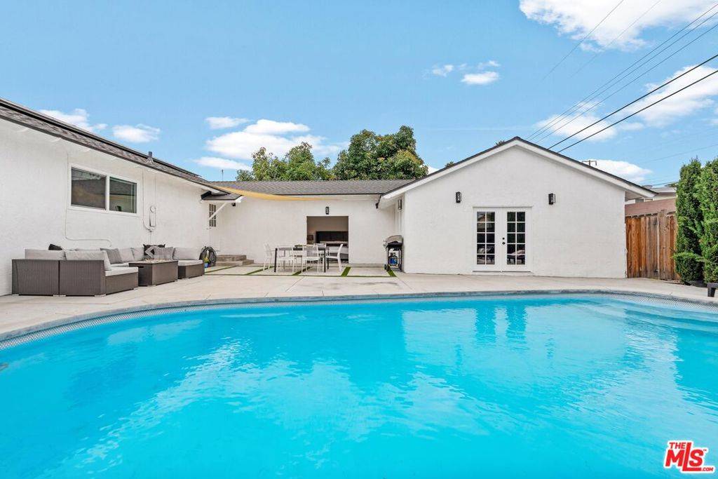 Fullerton, CA 92833,1313 W West AVE