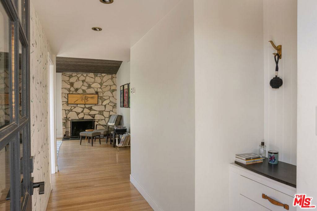 Los Angeles, CA 90065,2611 Range RD