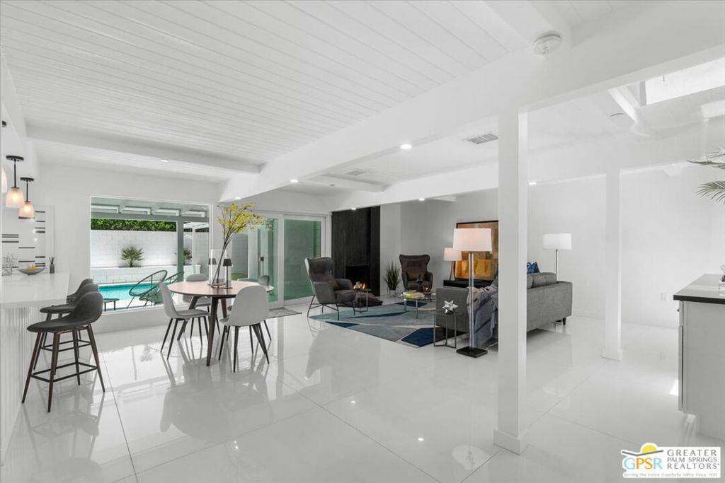 Palm Springs, CA 92264,555 S Roxbury DR
