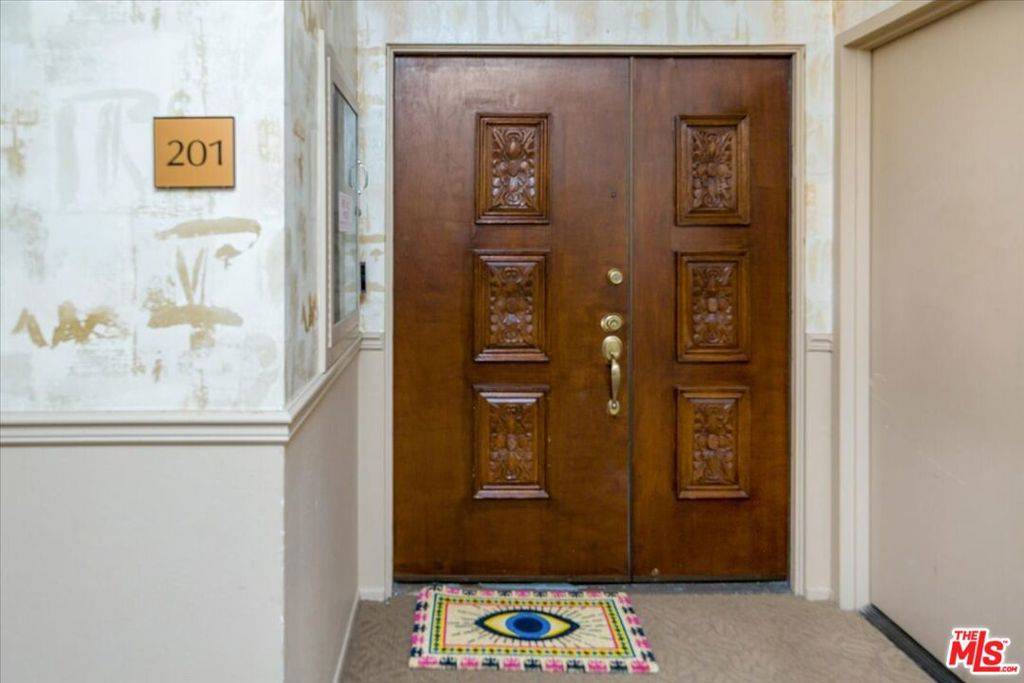 Encino, CA 91316,17130 Burbank BLVD #201