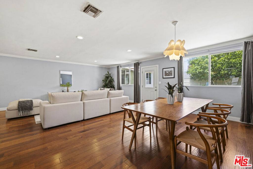 Lake Balboa, CA 91406,8136 Genesta AVE