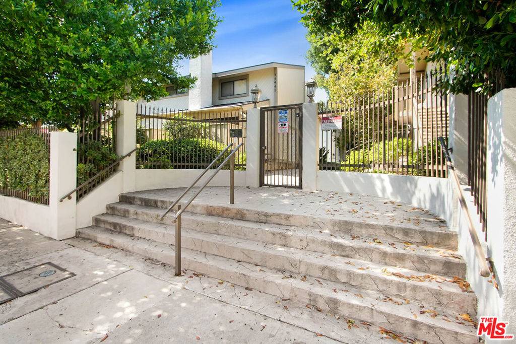 Tarzana, CA 91356,18445 Hatteras ST #102