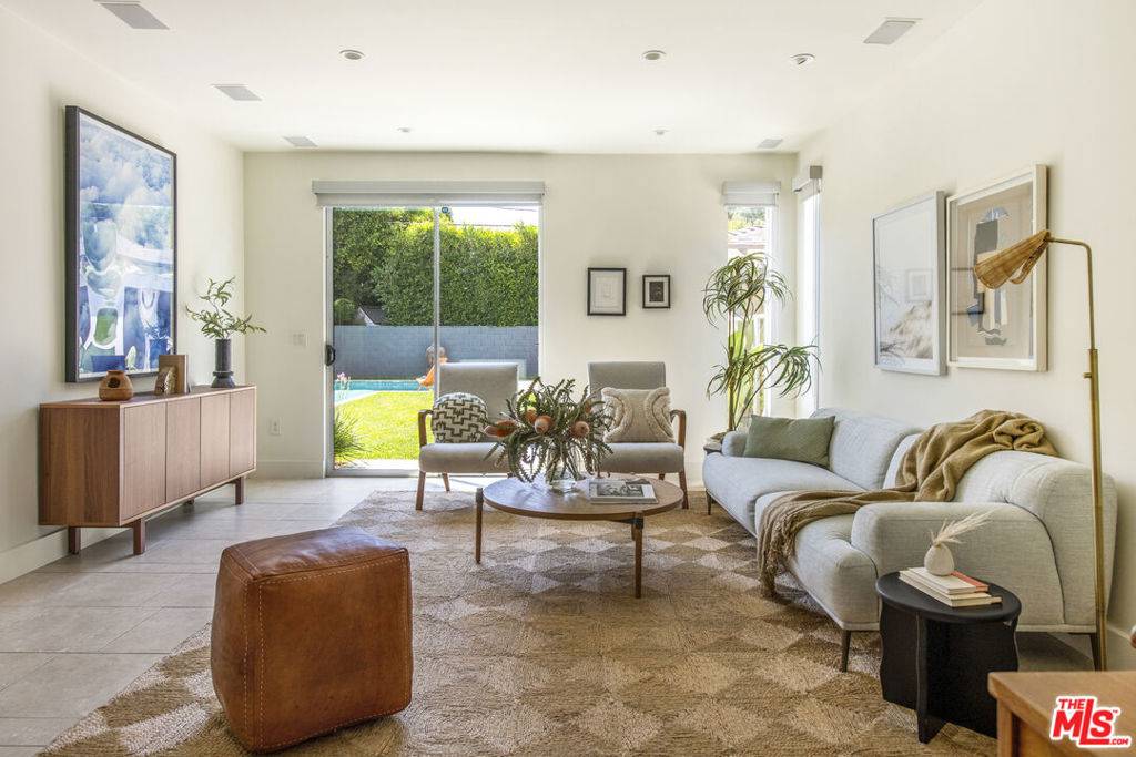 Sherman Oaks, CA 91423,4947 Varna AVE