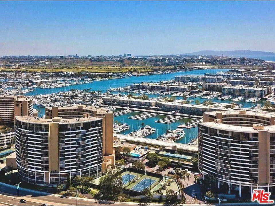 Marina Del Rey, CA 90292,4265 Marina City Dr #407