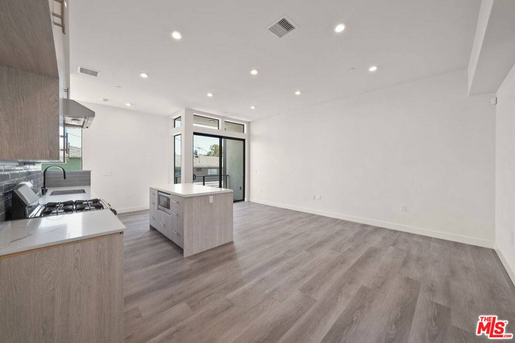 West Hollywood, CA 90046,1204 N Orange