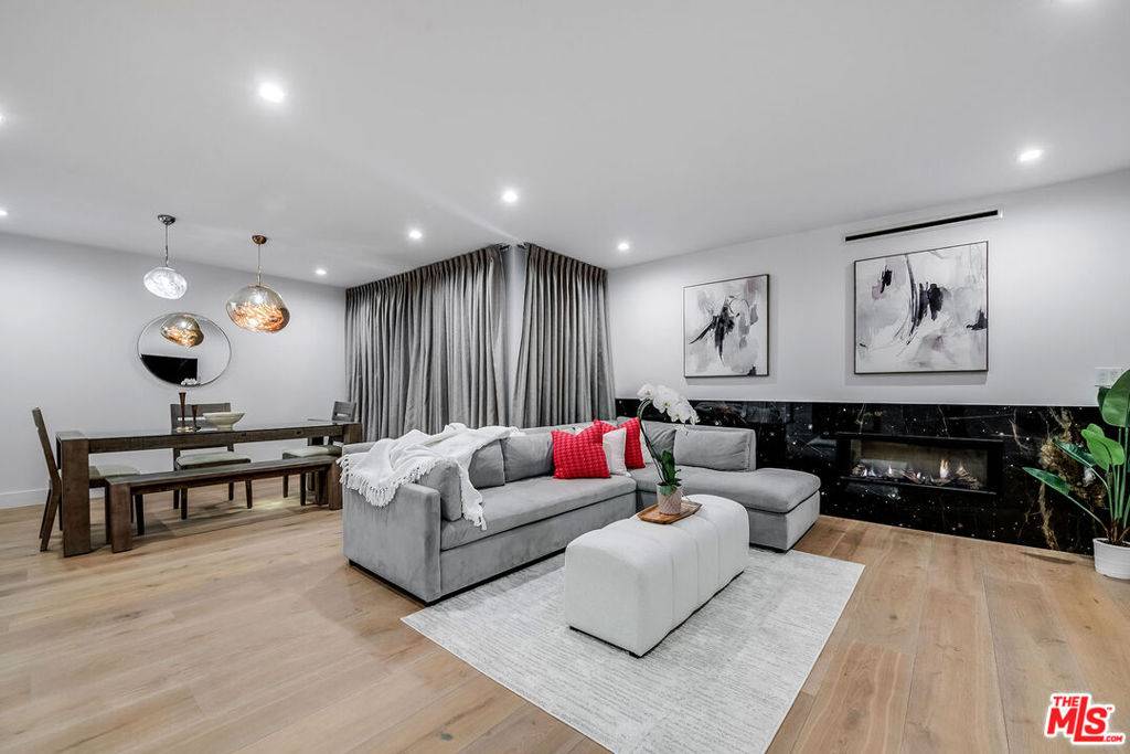 Beverly Hills, CA 90210,439 N Doheny DR #204