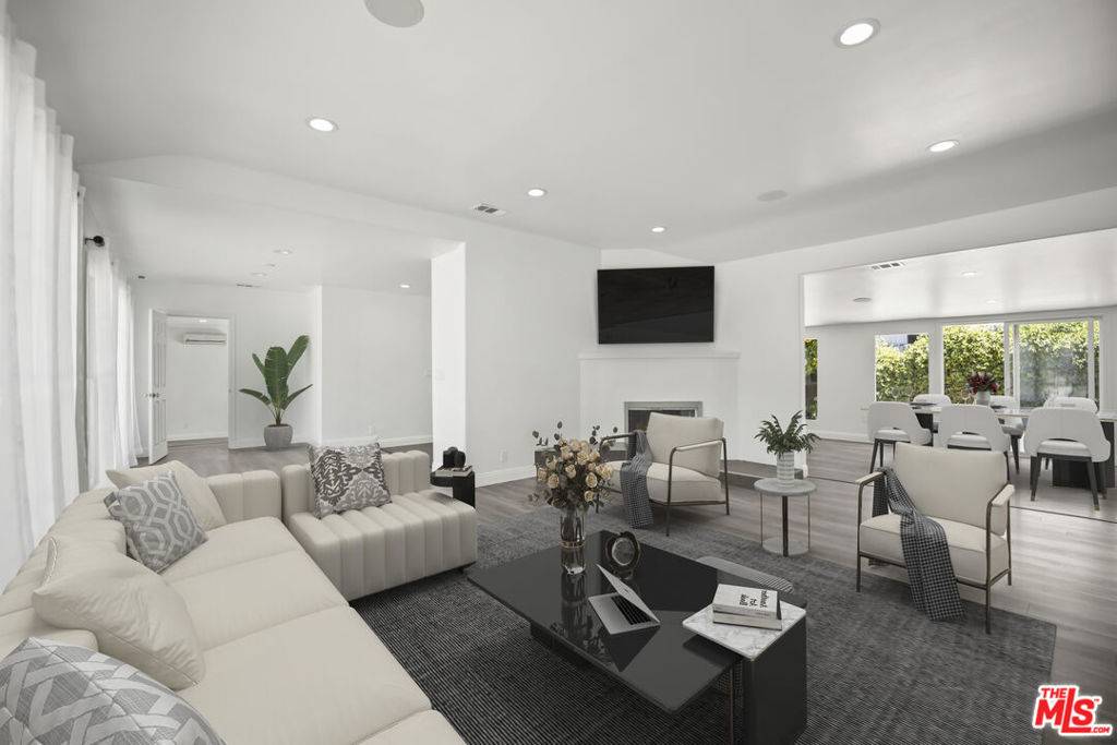 Woodland Hills, CA 91367,23046 Leonora DR