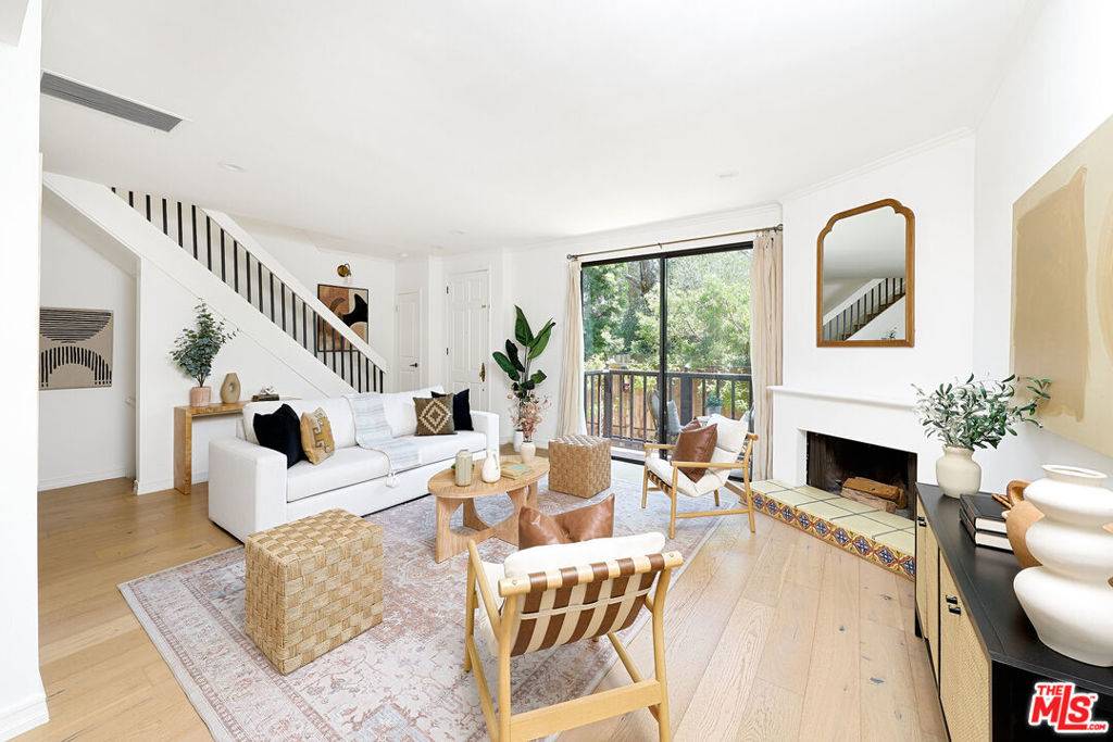 Santa Monica, CA 90402,713 9th ST #3