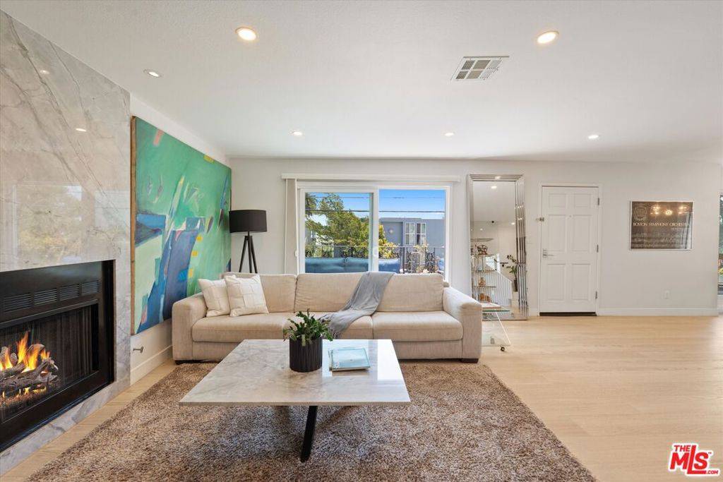 Santa Monica, CA 90405,737 Pier AVE #1