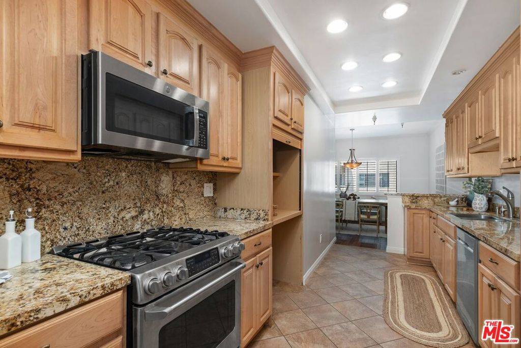 Sherman Oaks, CA 91403,14630 Dickens ST #210