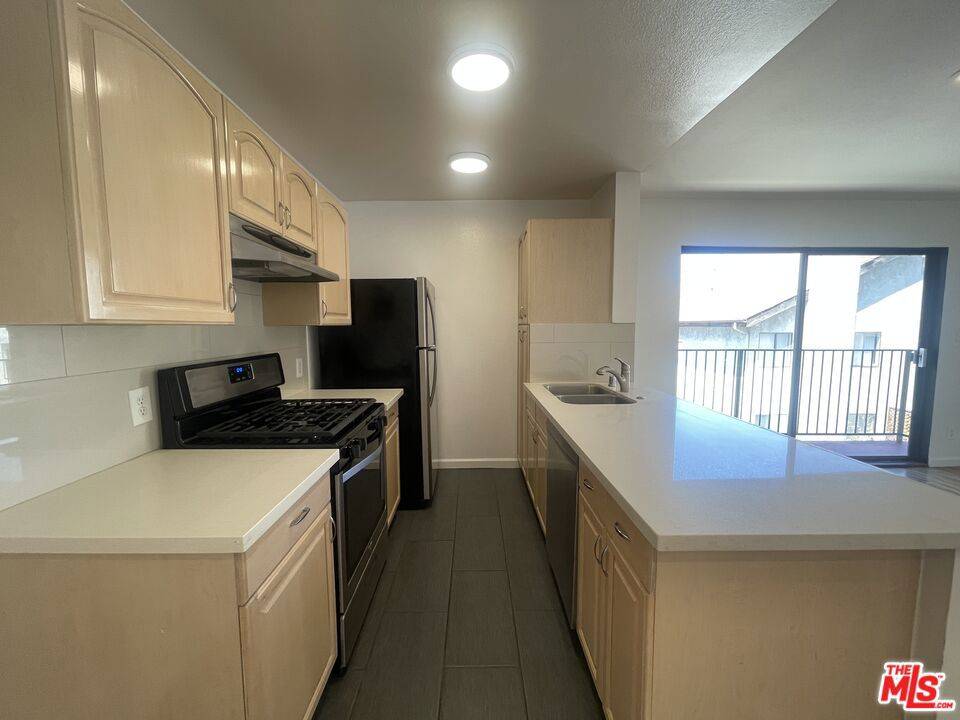 Los Angeles, CA 90046,1531 N Detroit ST #207