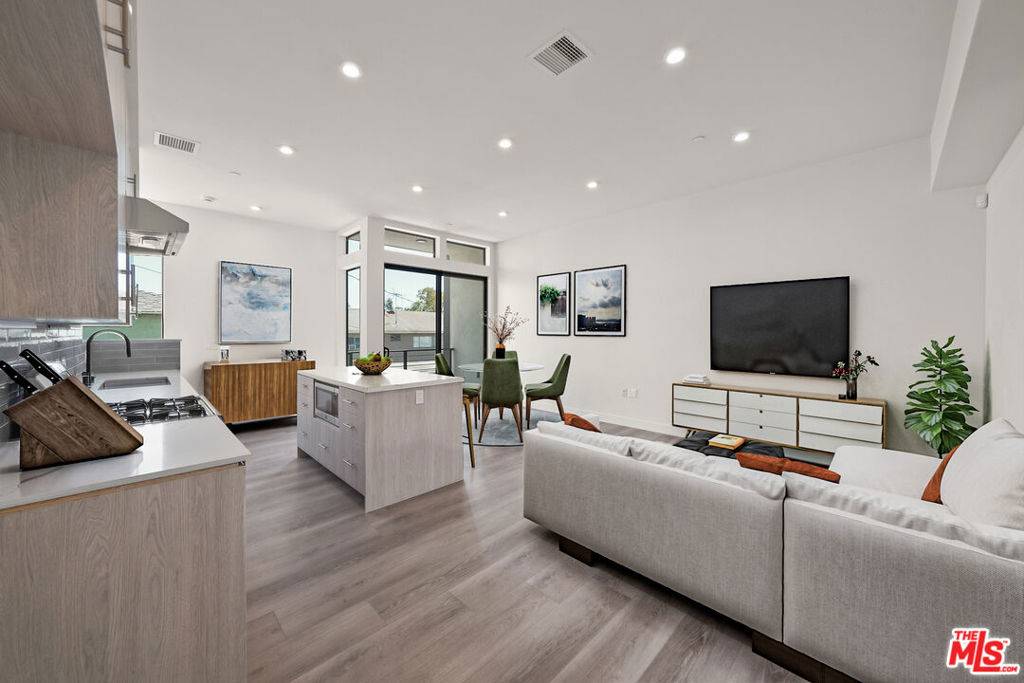 West Hollywood, CA 90046,1204 N Orange