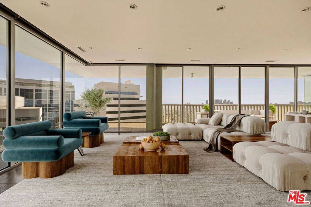 West Hollywood, CA 90069,9255 Doheny RD #1006