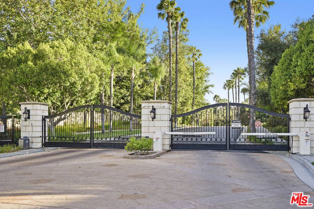 Tarzana, CA 91356,18414 Corazon CIR