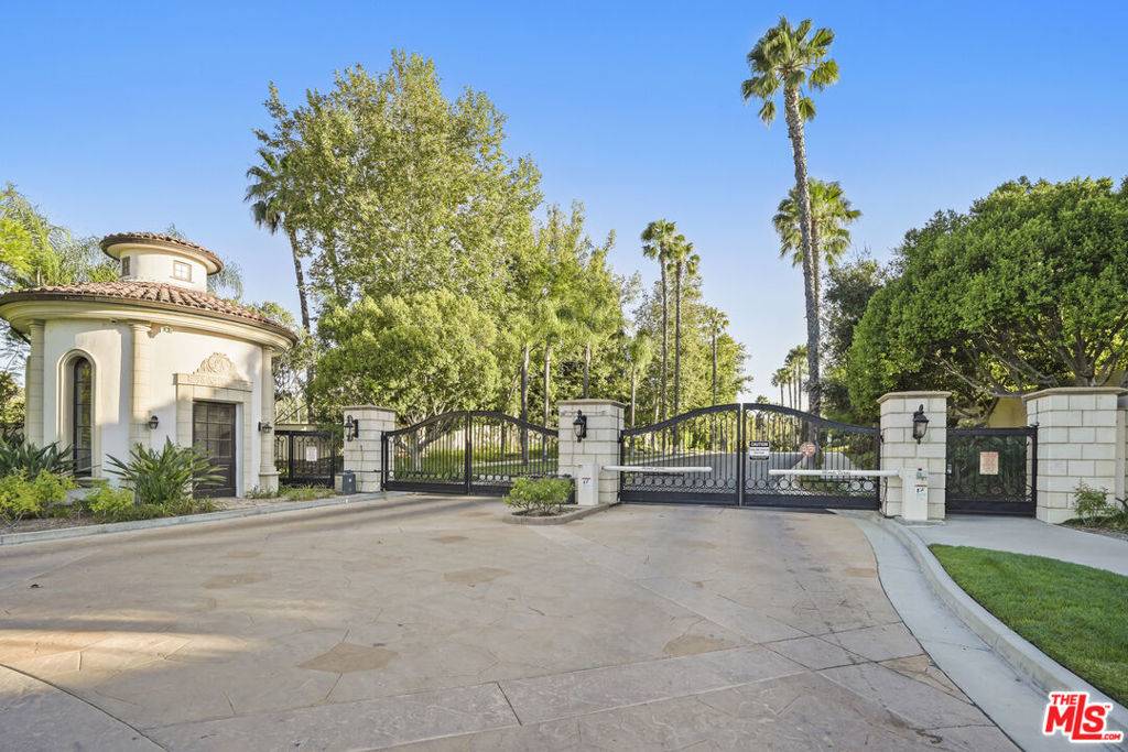 Tarzana, CA 91356,18414 Corazon CIR
