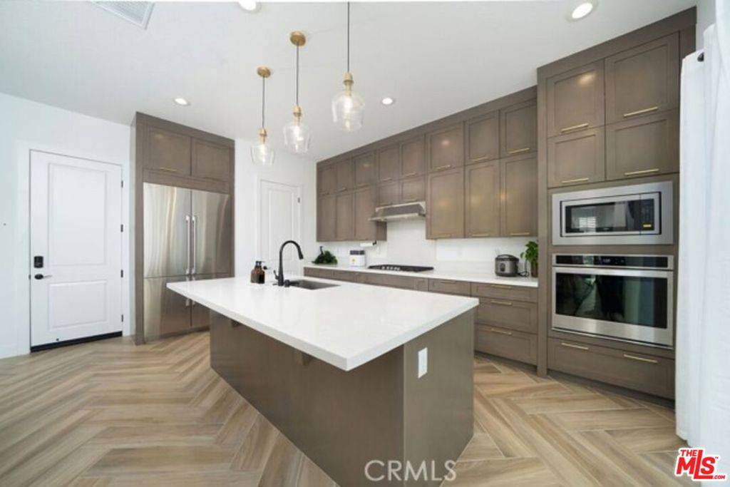 Santa Clarita, CA 91351,19278 Blackthorn DR
