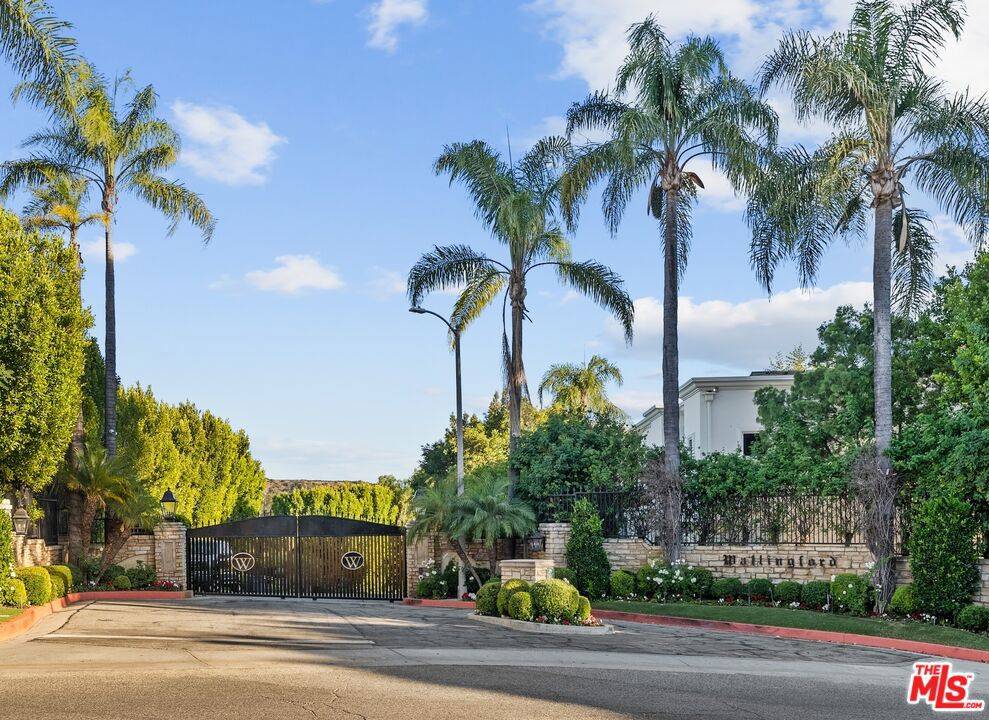 Beverly Hills, CA 90210,2596 Wallingford DR