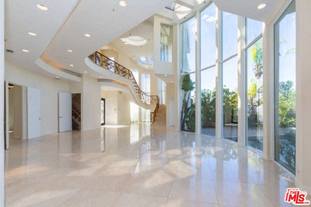 Los Angeles, CA 90046,2470 Venus DR