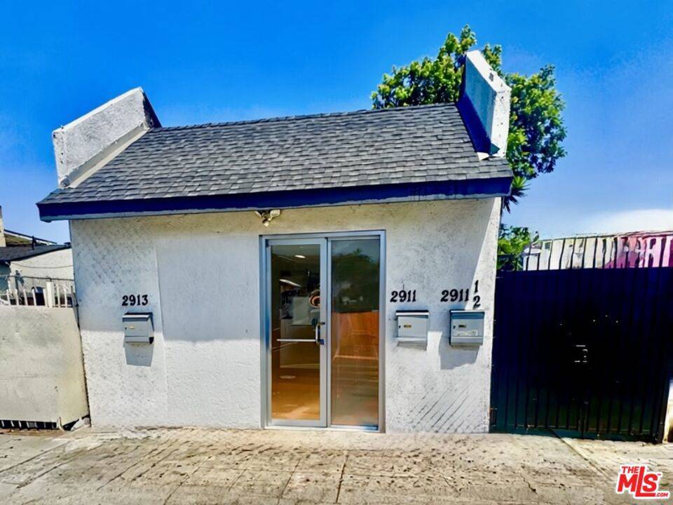Los Angeles, CA 90043,2911 W Florence AVE #StoreFront