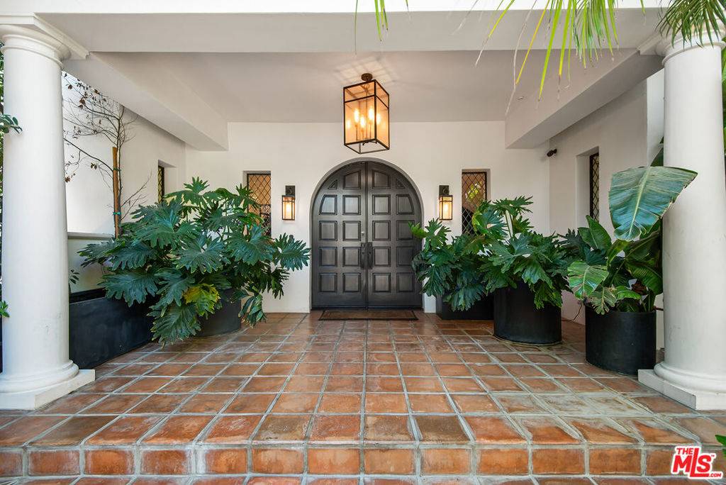 Toluca Lake, CA 91602,9928 Toluca Lake AVE