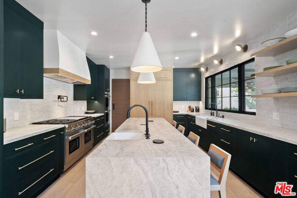 Los Angeles, CA 90046,7651 Willow Glen RD