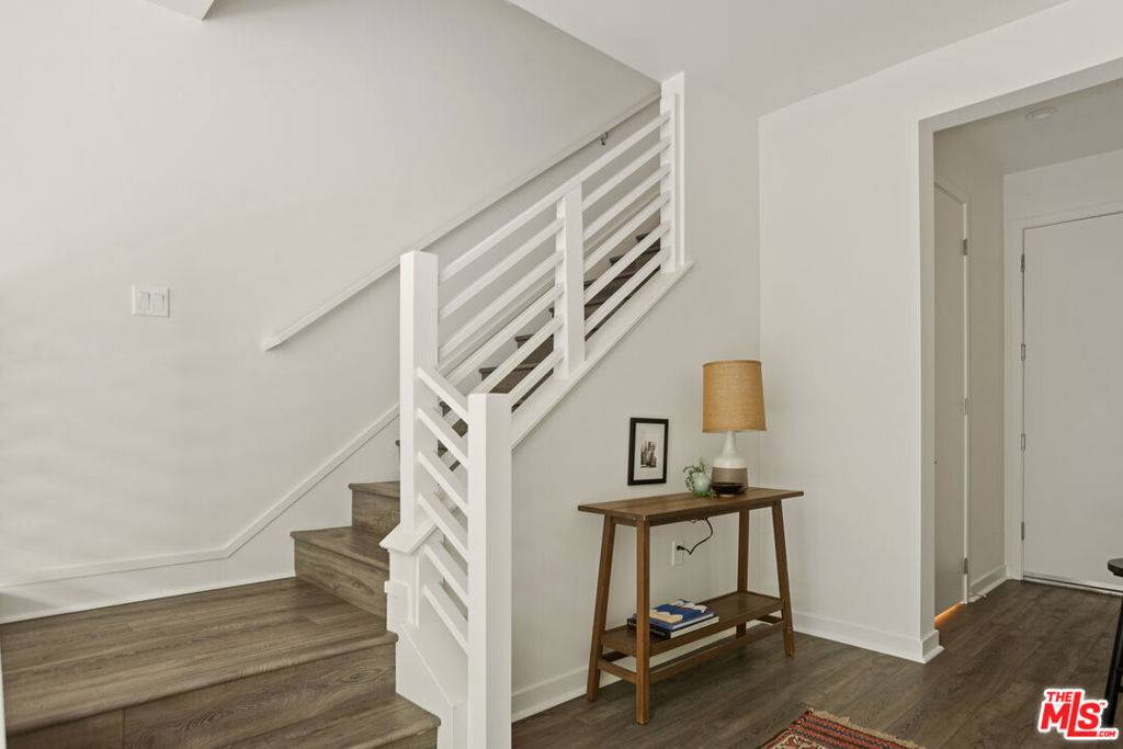 Van Nuys, CA 91405,14111 W Monroe PL