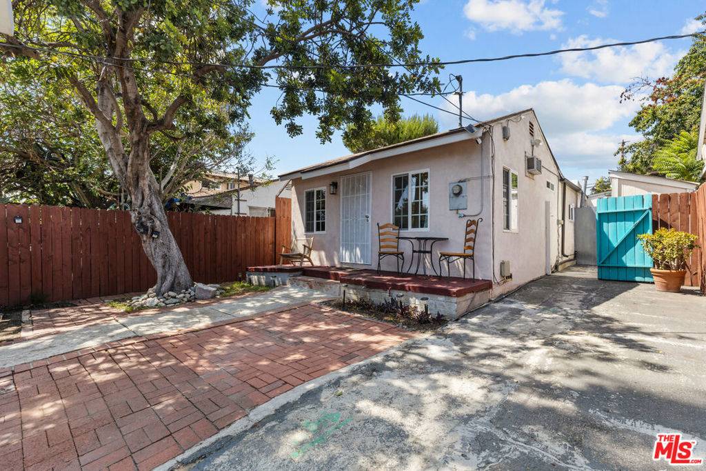 Tujunga, CA 91042,6841 Haywood ST