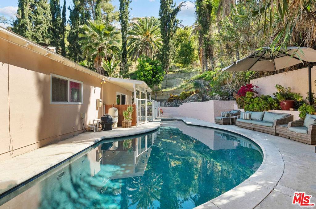 Woodland Hills, CA 91364,4300 Pampas RD