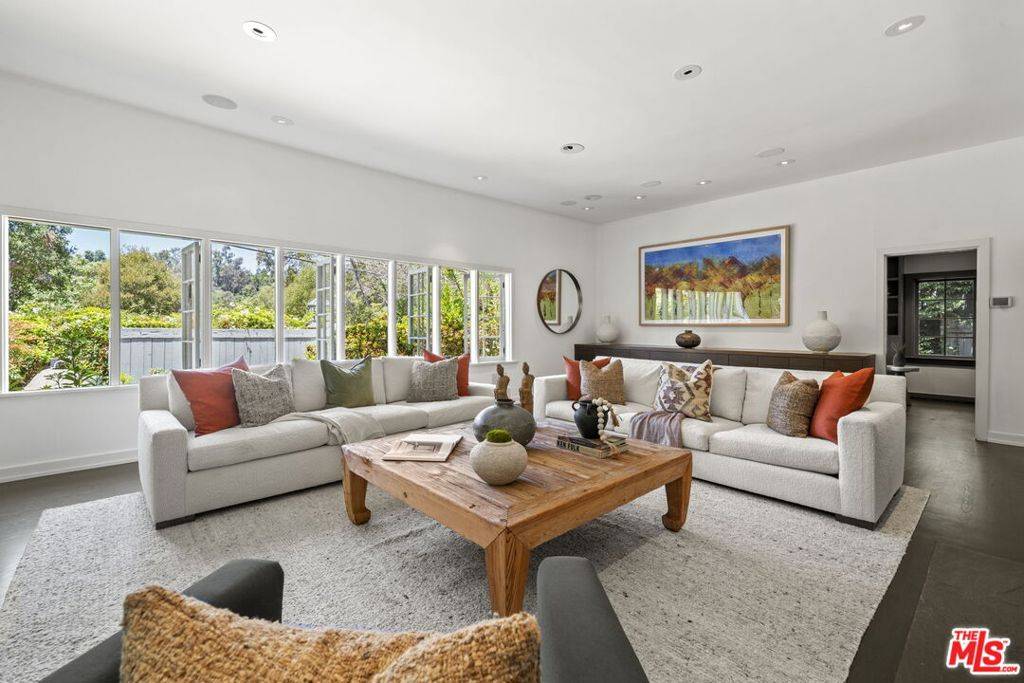 Santa Monica, CA 90402,3 Latimer RD